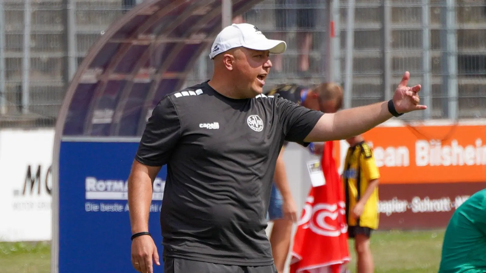 Trainer Lukas Kling feierte mit seinen Altstädtern in Nürnberg den zweiten Sieg im zweiten Saisonspiel der Regionalliga Bayern. (Foto: Archiv/Stefan Dörfler)