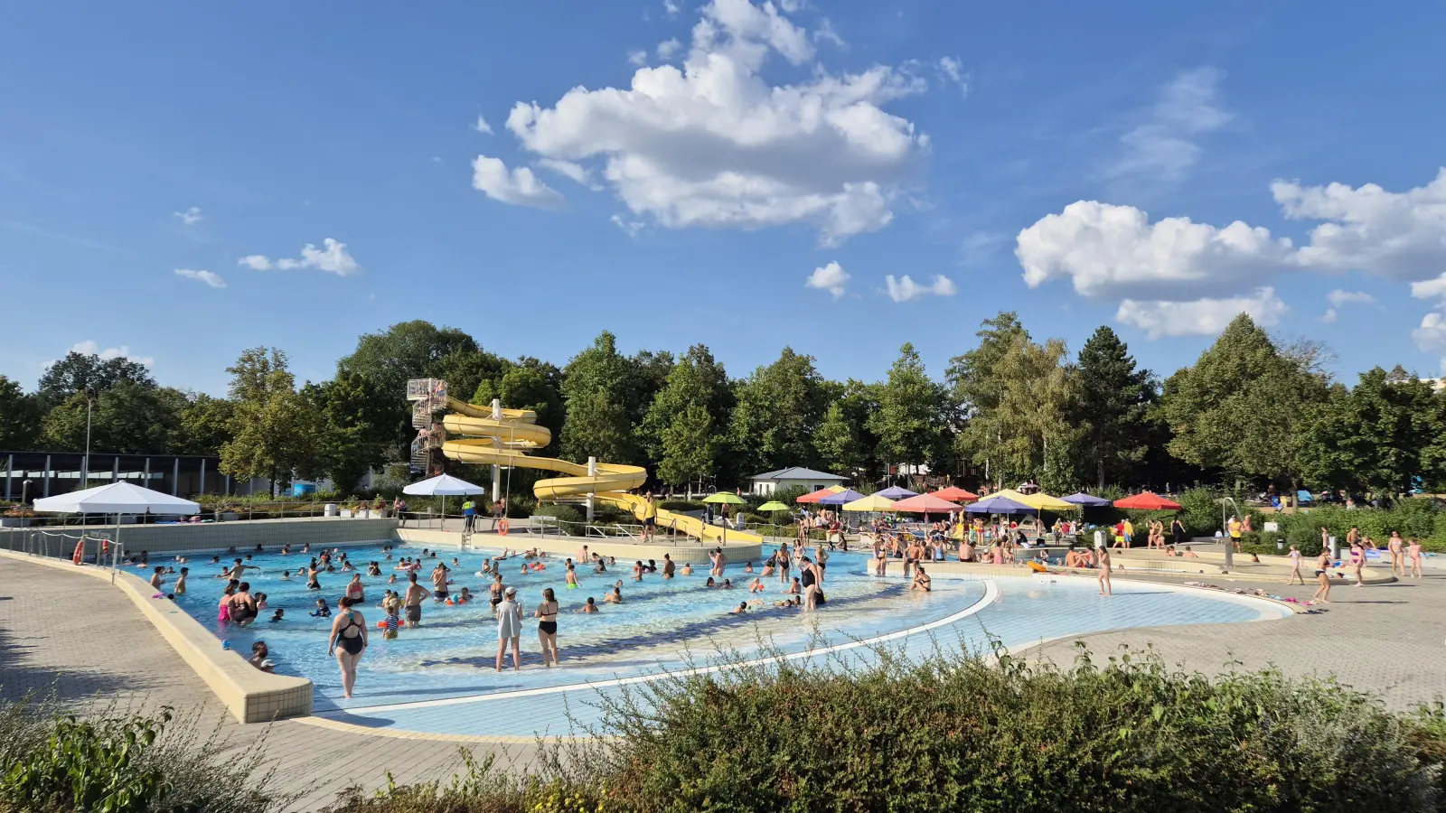 Am Wochenende wird es nochmal heiß - da ist das Kreuzsteinbad ein beliebtes Ausflugsziel.  (Foto: Privat)