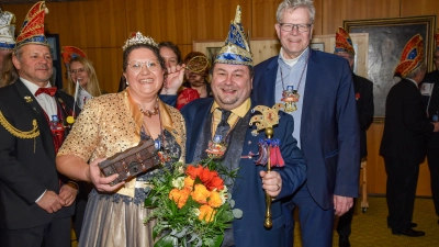 Mit dem gestrigen Rathaussturm der Bayreuther Faschingsgesellschaften beginnt die heiße Phase der „fünften Jahreszeit“. (Foto: sd)