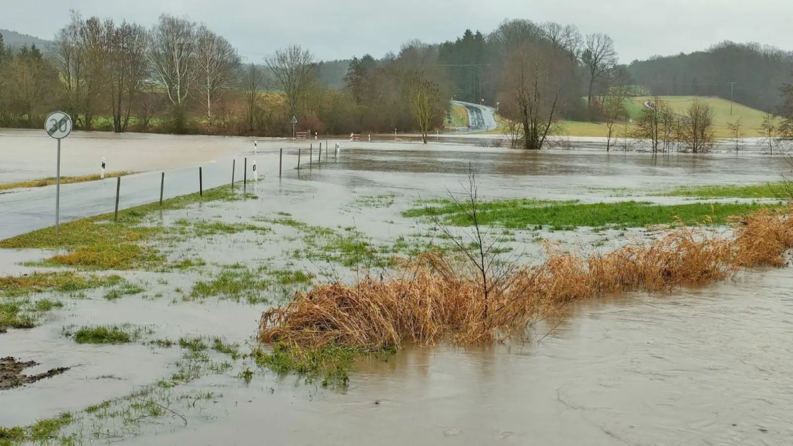 Der Rote Main bei Heinersreuth: Überschwemmungen Ende Dezember. Nun steht erneut das Wasser in den Mainauen. (Foto: privat)