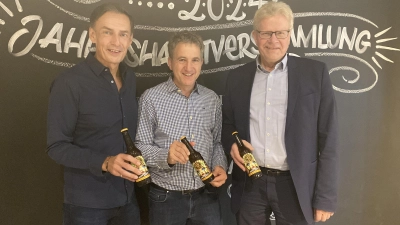 V.l.: Jeff Maisel, Geschäftsführer der Brauerei Maisel, Vize-Präsident des Biersommelier-Verbands Klaus Artmann und OB Thomas Ebersberger.  (Foto: jm)