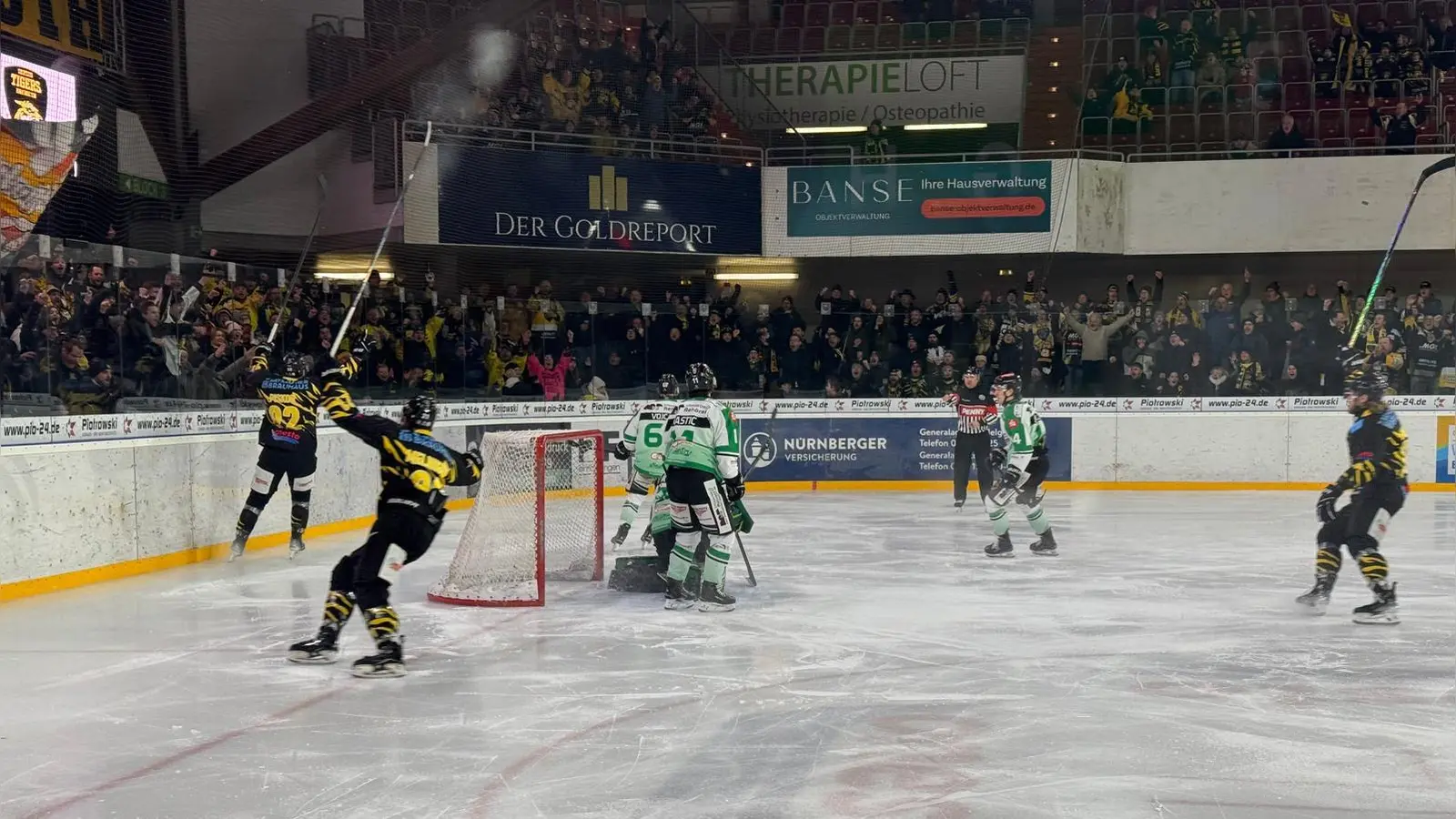 Bereits in der 2. Minute konnten die onesto Tigers den Führungstreffer zum 1:0 bejubeln. (Foto: sd)