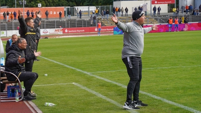 Altstadt-Trainer Lukas Kling holte mit seinem Team einen Punkt in Aubstadt und verteidigte damit Tabellenplatz zwei in der Regionalliga Bayern. (Foto: Archiv/sd)