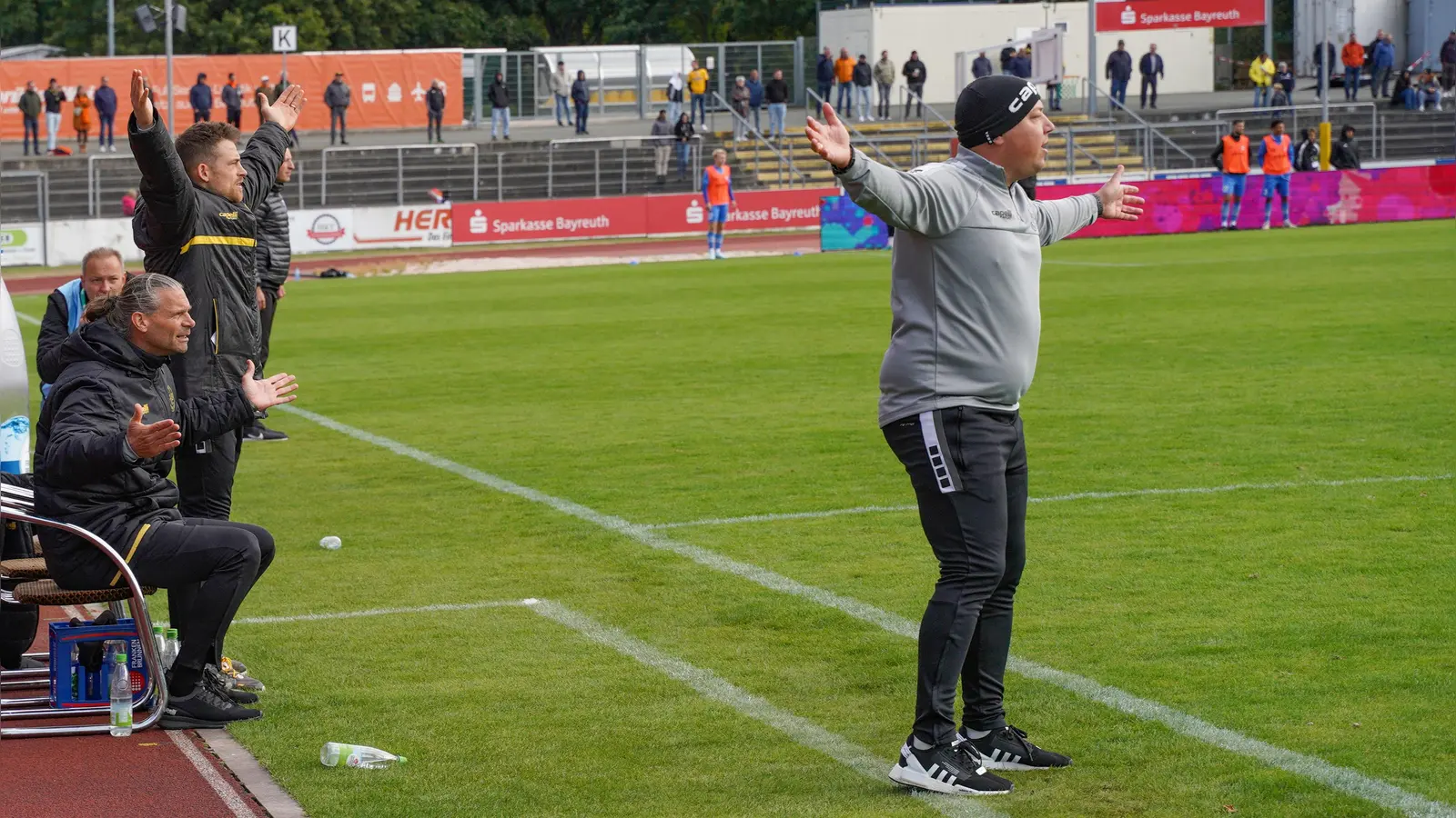 Altstadt-Trainer Lukas Kling holte mit seinem Team einen Punkt in Aubstadt und verteidigte damit Tabellenplatz zwei in der Regionalliga Bayern. (Foto: Archiv/sd)