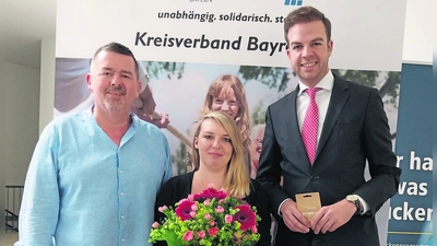 V.l.: Kreisgeschäftsführer Thomas Steinlein, Janine Unterburger und Kreisvorsitzender Manuel Brinkmann. (Foto: red )