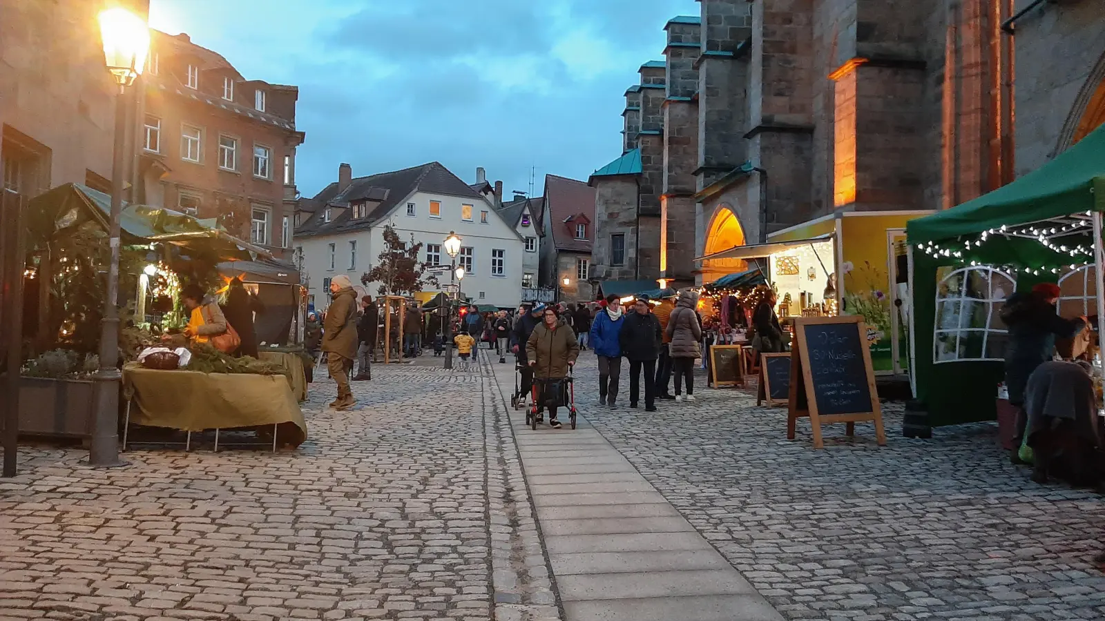 Gassenviertel Weihnachtsmarkt 2023: Wie im vergangenen Jahr findet rund um die Stadtkirche auch heuer wieder ein Adventsmarkt statt, und zwar am 7. und 8. Dezember. <br> (Foto: Ulrike Färber)