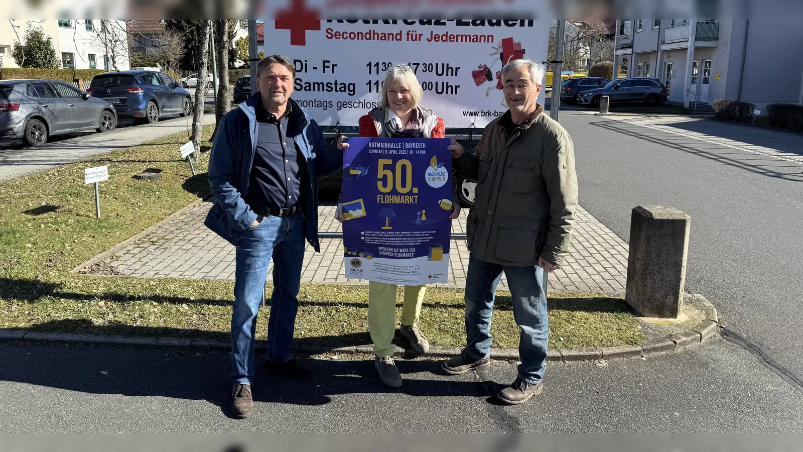 V.l.: Lions-Präsident Bernhard Grüner, Leiterin RotKreuz-Laden Kathrin Gruschwitz und Lions-Flohmarkt-<br>verantwortlicher Dr. Werner Hauer. 						 <br> (Foto: M. Munzert)