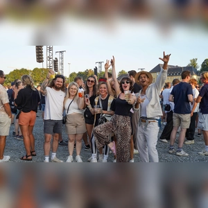 Bei bestem Wetter trat Paul Kalkbrenner am Samstag auf dem Volksfestplatz auf.  (Foto: sd)