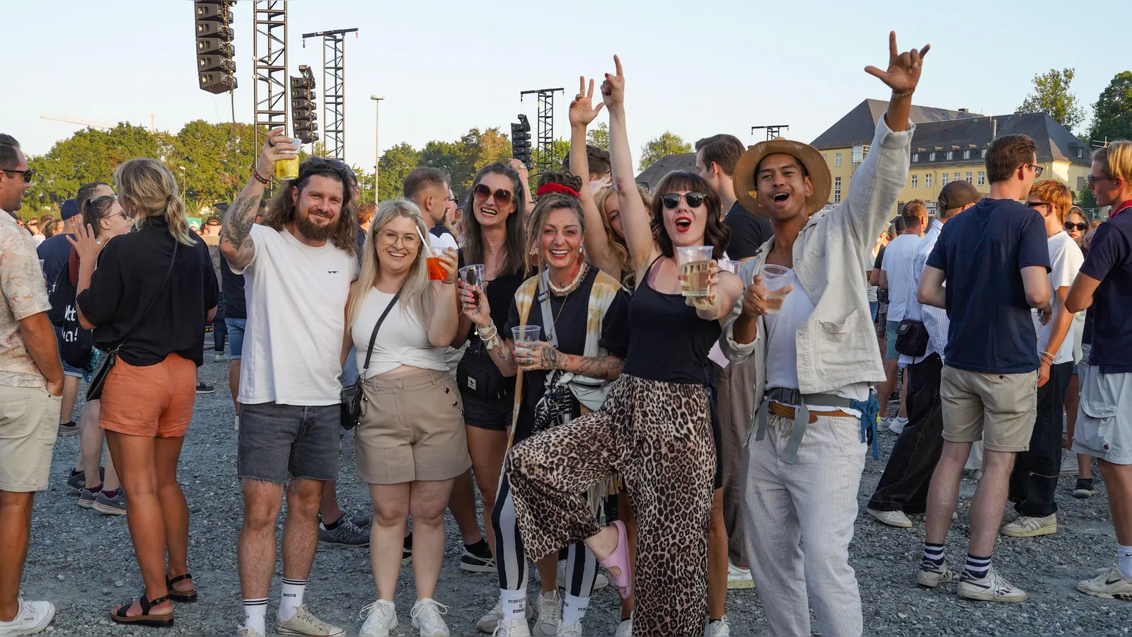 Bei bestem Wetter trat Paul Kalkbrenner am Samstag auf dem Volksfestplatz auf.  (Foto: sd)