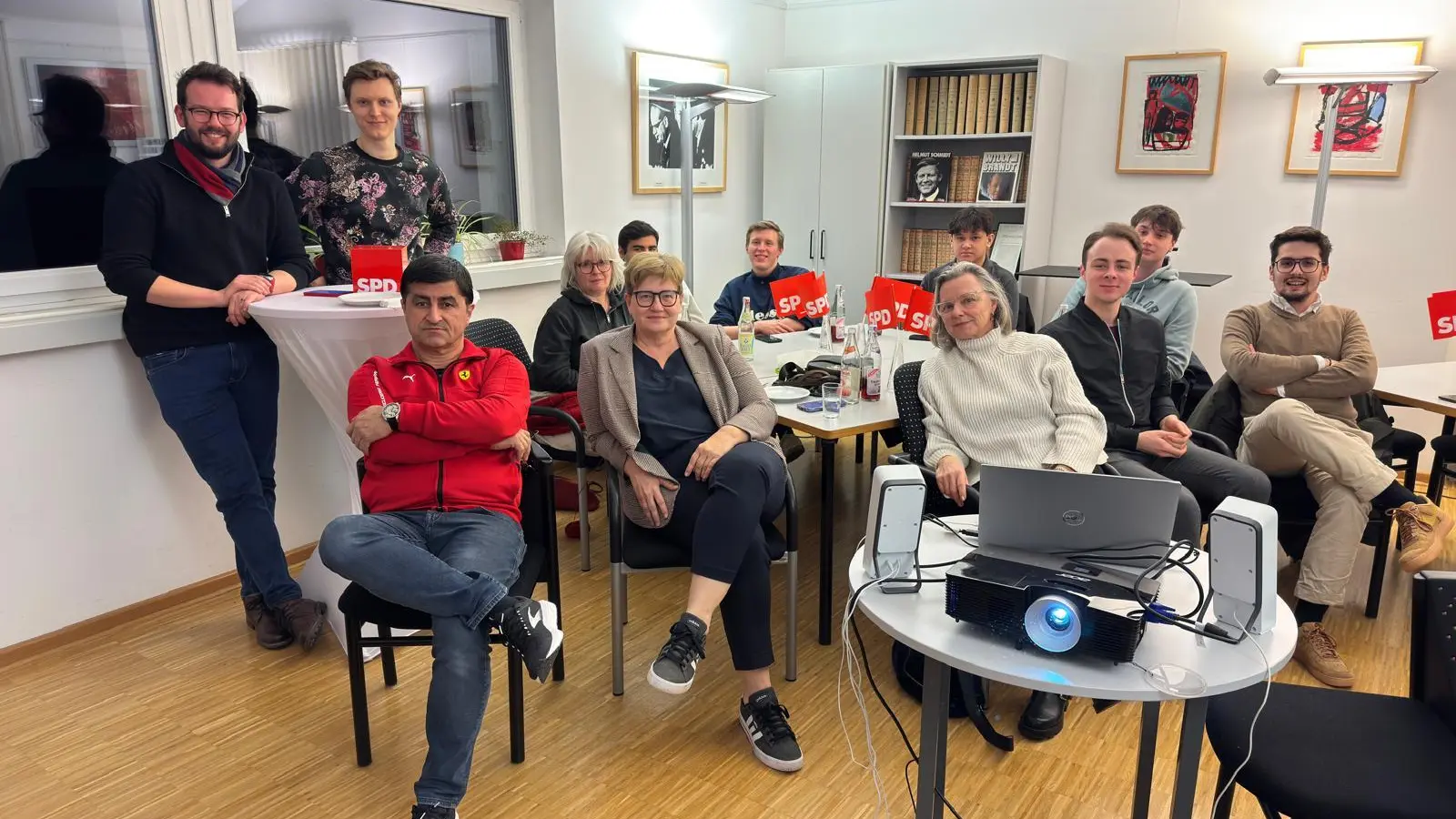 Gedrückte Stimmung bei den Bayreuther Genossinnen und Genossen. Einen Trost gibt es allerdings: Anette Kramme wird sicher wieder im Bundestag vertreten sein. Foto: Stefan Dörfler (Foto: sd)