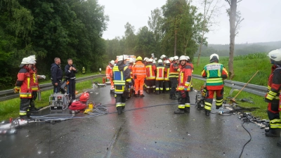 Schwerer Verkehrsunfall bei Engelmannsreuth mit fünf Verletzten (Foto: Onlineredaktion)