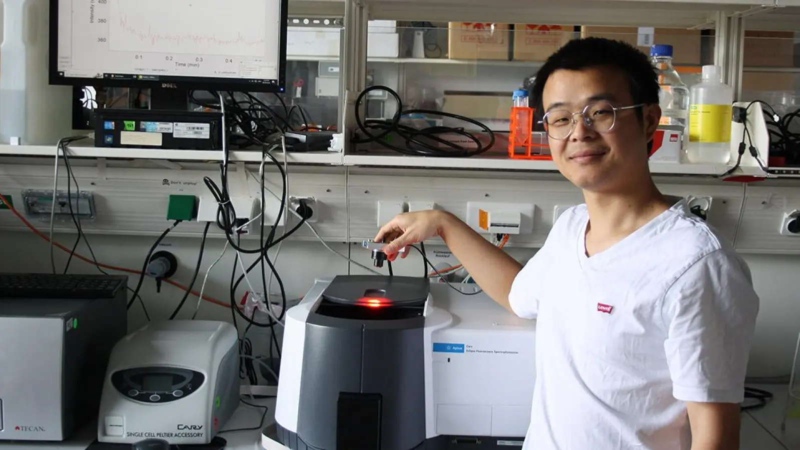 Doktorand Chengwei Yi von der Arbeitsgruppe Photobiochemie der Universität Bayreuth ist Erstautor der Studie.  (Foto: UBT/Andreas Möglich)