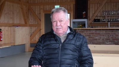 Bürgermeister Robert Pensel im Haager Dorfgemeinschaftshaus. (Archivbild: Lenkeit)