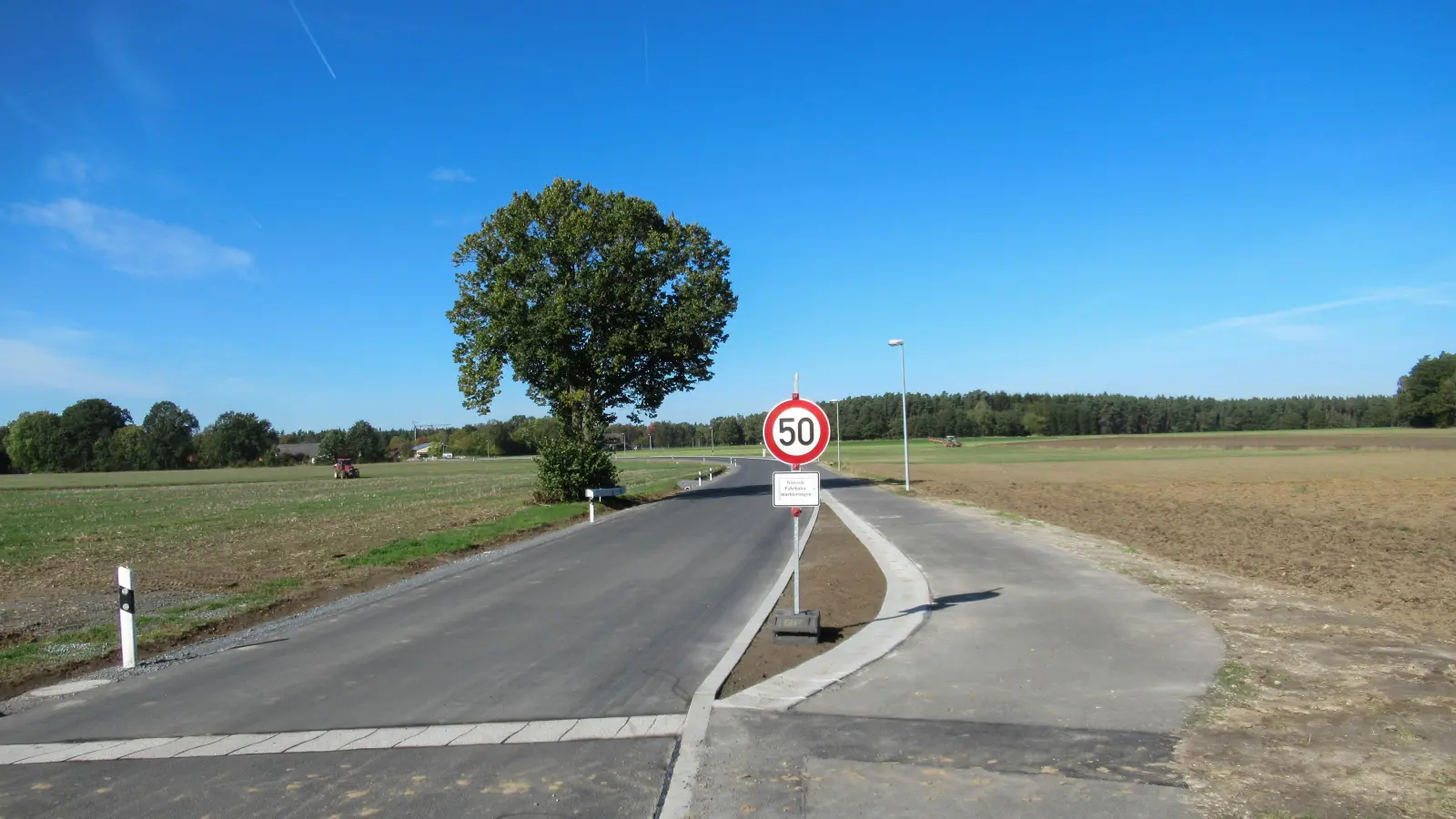 Verbindungsstraße zwischen Dörnhofer Straße und Oberpreuschwitz nach Fertigstellung (Foto: Alexander Lauer, Regierung von Oberfranken)