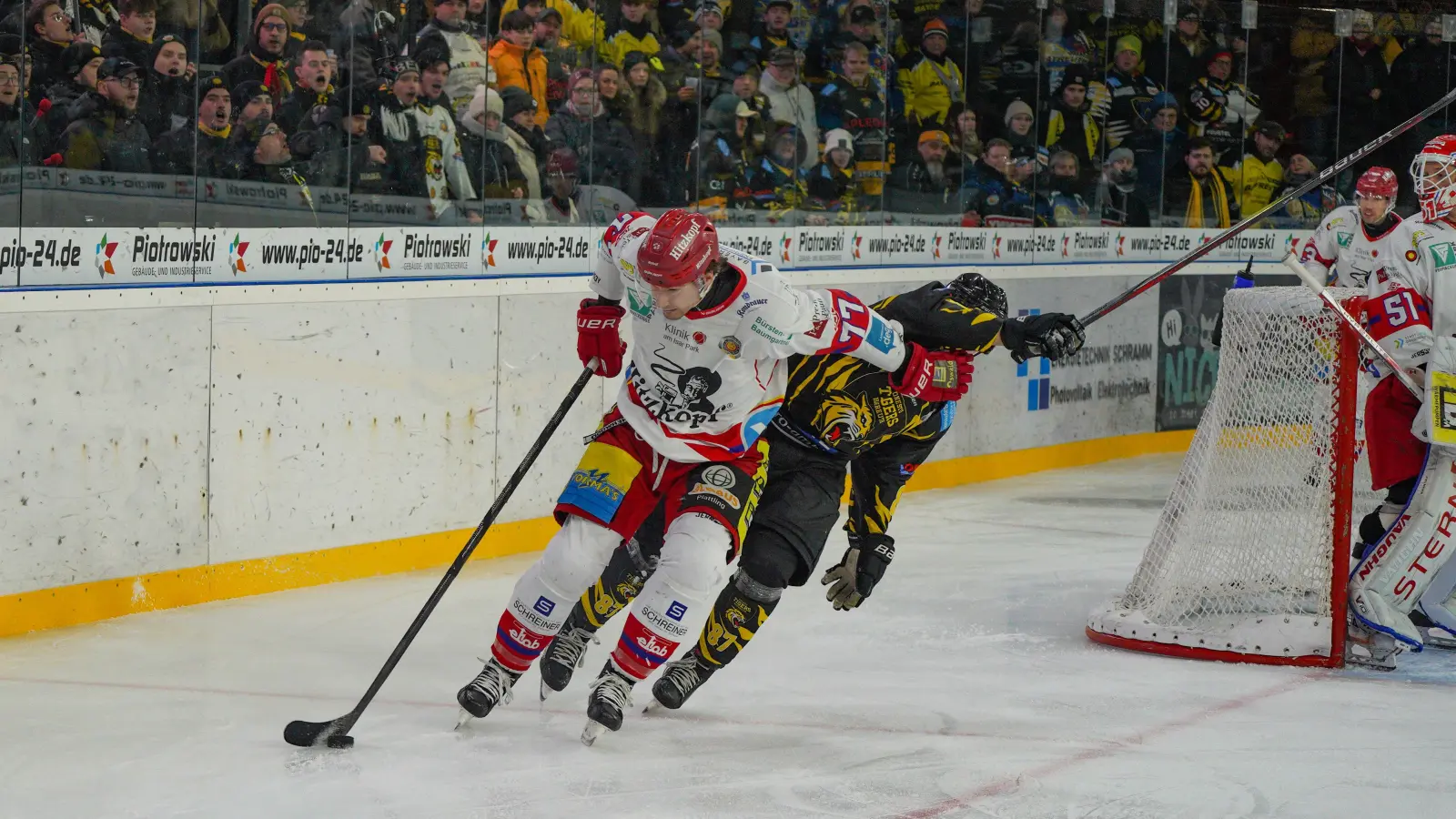 Wie beim Spiel im Tigerkäfig im Dezember (Bild) liefen die onesto Tigers auch heute dem Deggendorfer SC hinterher. (Foto: Archiv/sd)