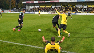 Die Altstadt will gegen Hankofen-Hailing ein genauso engagiertes Spiel wie am Freitag Abend gegen Burghausen (Bild) zeigen.  (Foto: Archiv/sd)