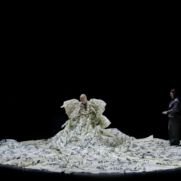 Bayreuther Festspiele 2024 - Tristan und Isolde - 1. Aufzug: Camilla Nylund (Isolde), Christa Mayer (Brangäne). <br> (Foto: Bayreuther Festspiele / Enrico Nawrath)