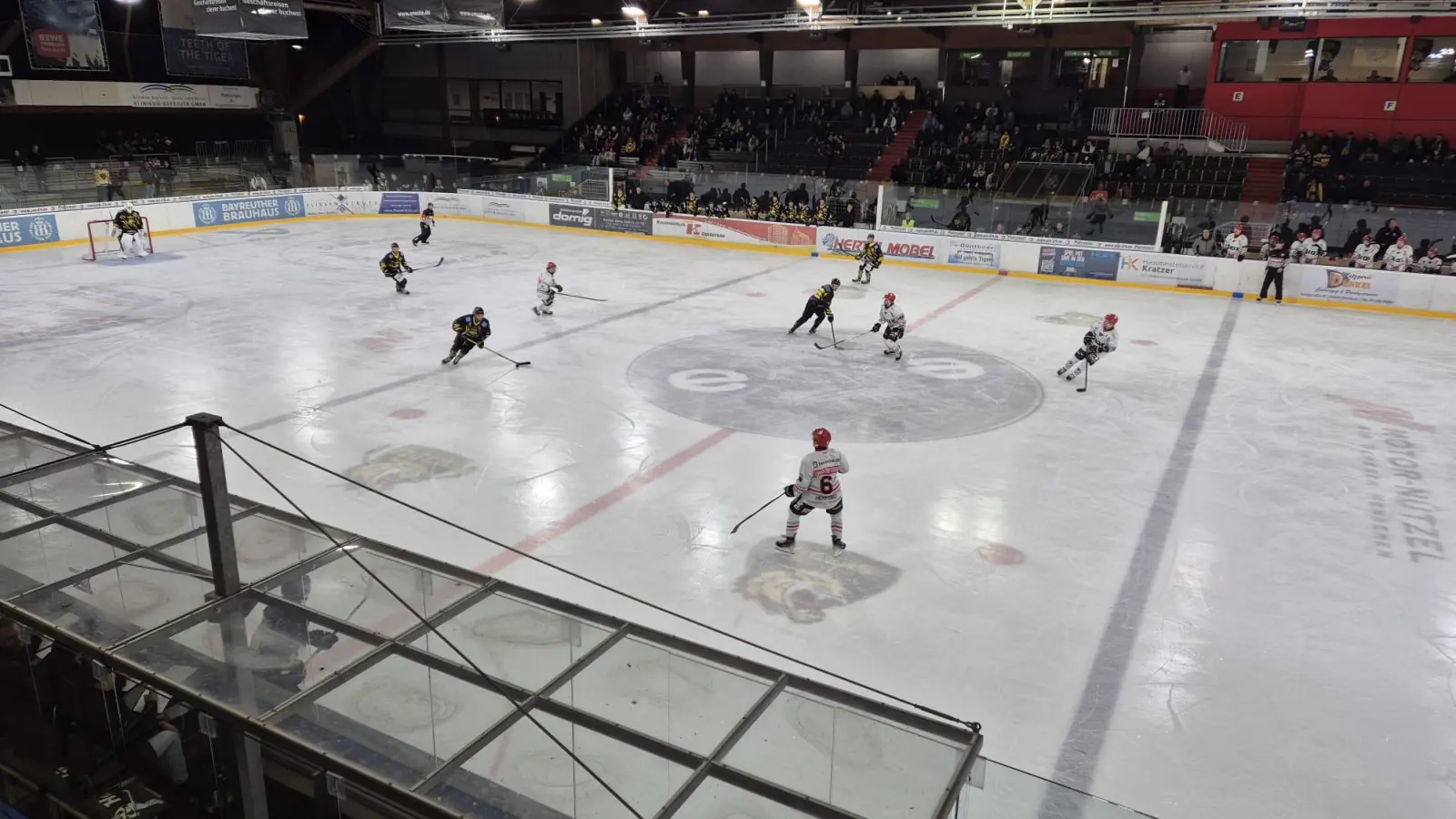 Immerhin.1.105 Zuschauer kamen heute Abend zum Testspiel der onesto Tigers gegen die Ice Dragons Herford. (Foto: Denise Preiss)