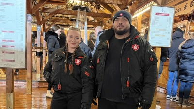 Das Winterdorf setzt auf einen eigenen Sicherheitsdienst. Zum Team gehören Vale (l.) und Ali (r.). (Foto: red)