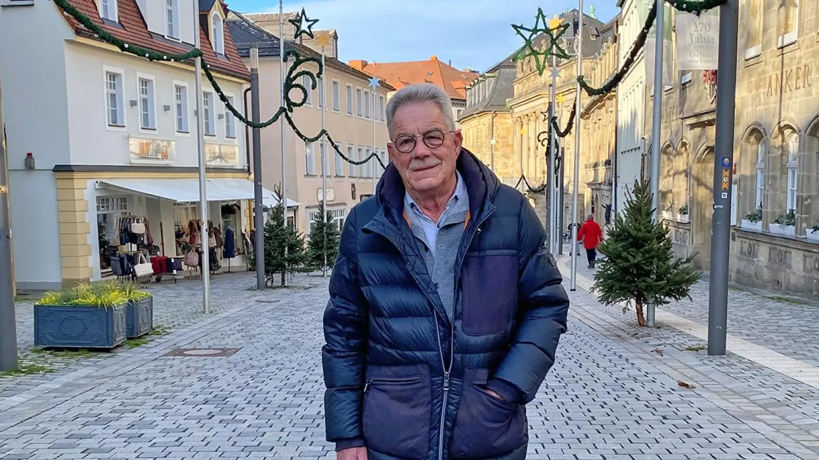 Dietbert Loher wacht über die Bayreuther Lichterkette. Ab 27. November wird sie wieder leuchten. (Foto: Lenkeit)