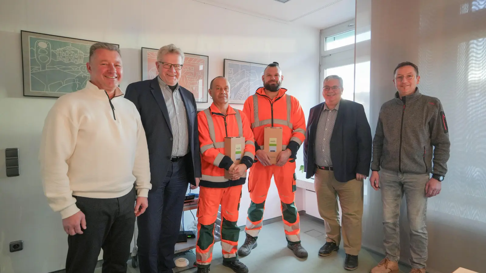 V.l.: Matthias Bauer, OB Thomas Ebersberger, Harald Haberzeth und Andreas Opitz, Stadtgartenamtsleiter Robert Pfeifer und Marco Regber. (Foto: Stadt Bayreuth )