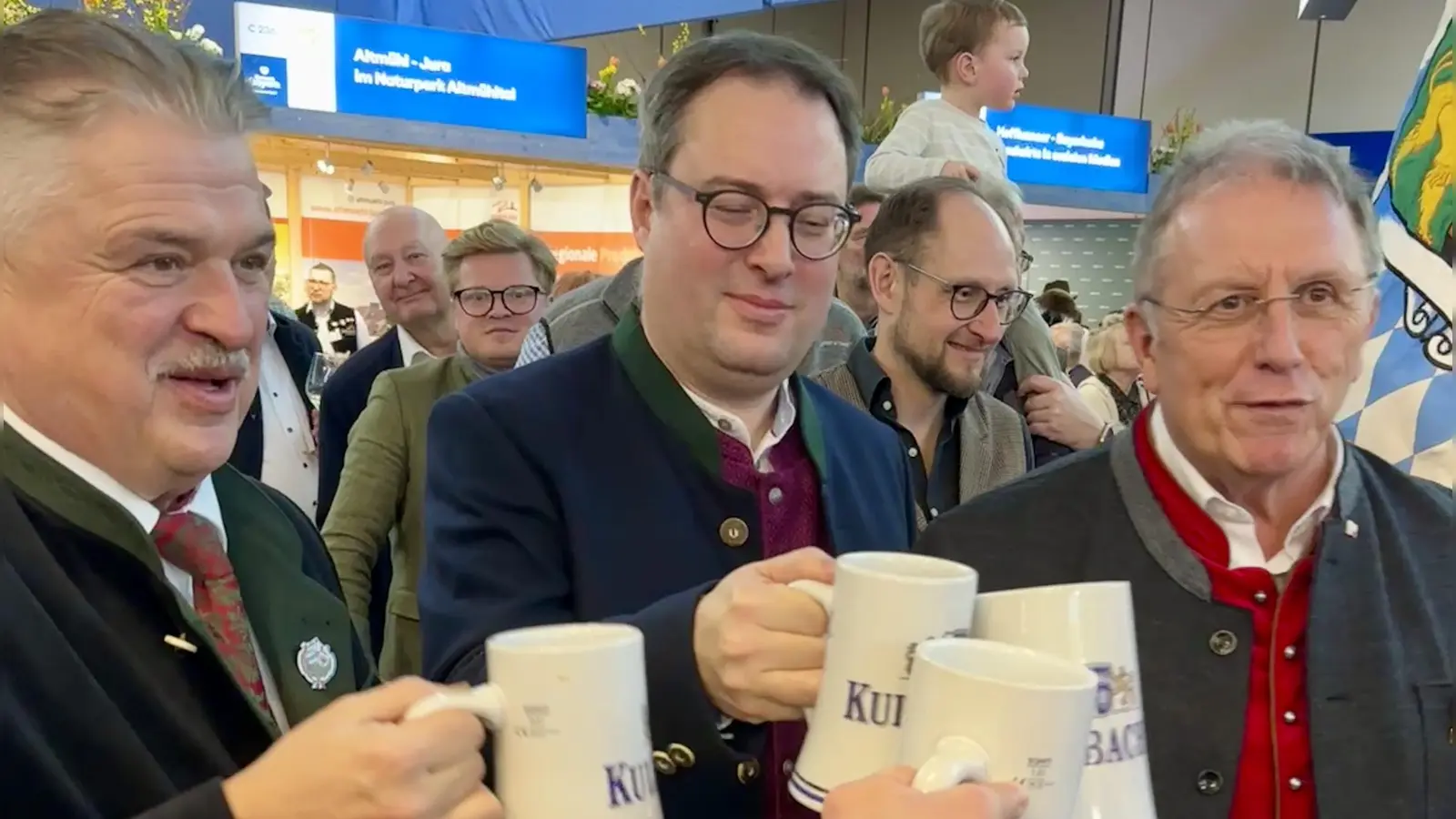 Kulmbachs Landrat Klaus Peter Söllner, Florian Luderschmid (Regierungspräsident von Oberfranken und Vorsitzender von Oberfranken Offensiv) und Henry Schramm (Bezirkstagspräsident von Oberfranken und Vorsitzender von Oberfranken Offensiv) (Foto: Oberfranken Offensiv )