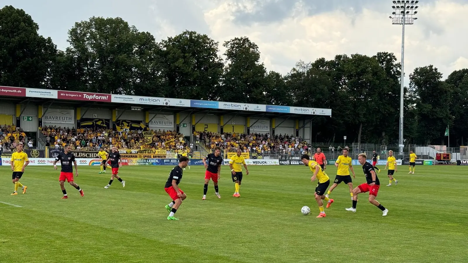 Erfolgreich gestaltete die SpVgg den Saisonauftakt gegen den TSV Buchbach. (Foto: sd)