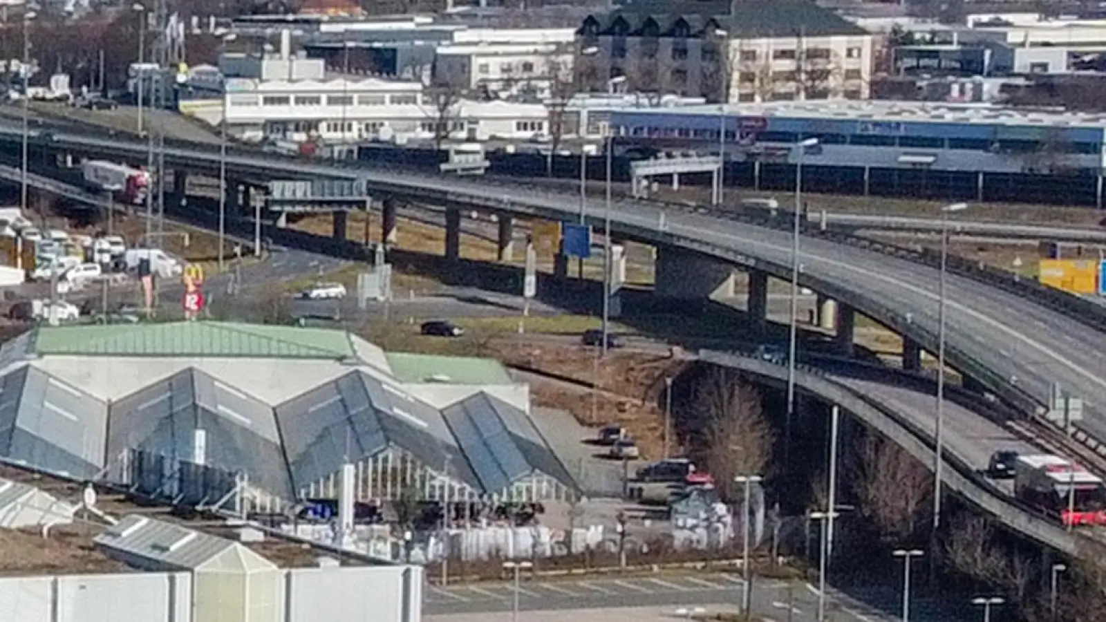 Bayreuther Hochbrücke: weitere Spur ab 19. Juni gesperrt. (Foto: Dörfler)