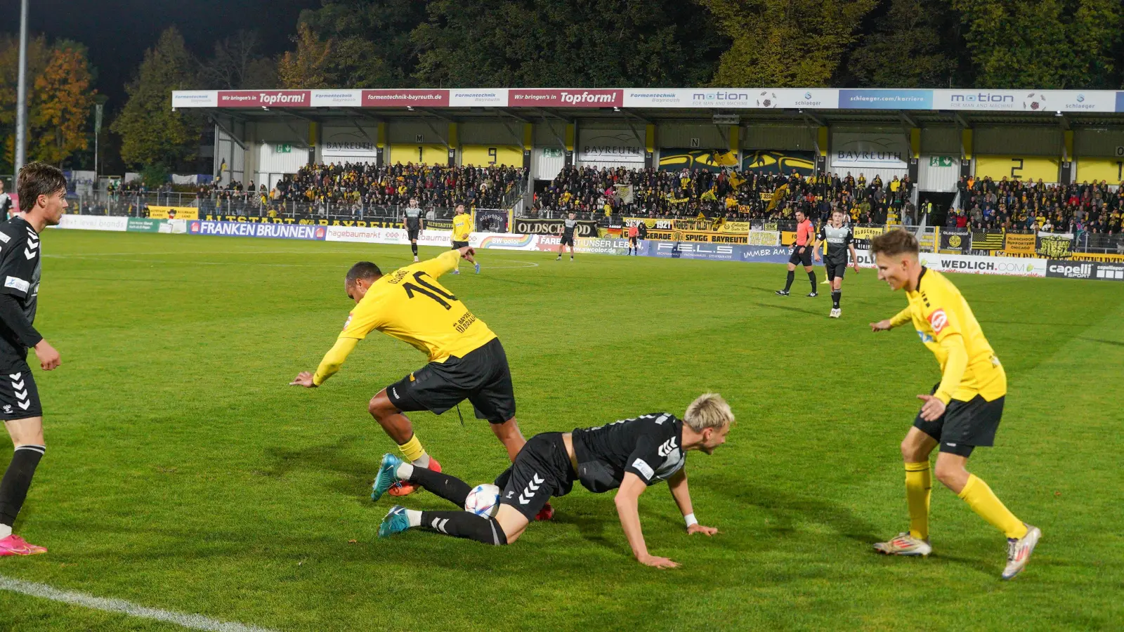 Hart erkämpft war der 1:0-Sieg der Altstadt gegen Wacker Burghausen. (Foto: sd)