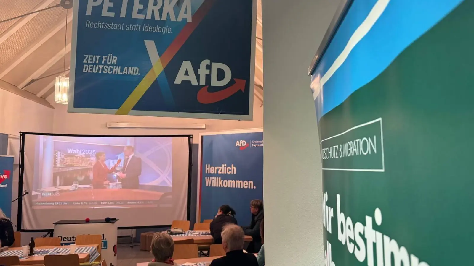 Die AfD feierte in Weidenberg ihr Wahlergebnis. Foto: red (Foto: red)