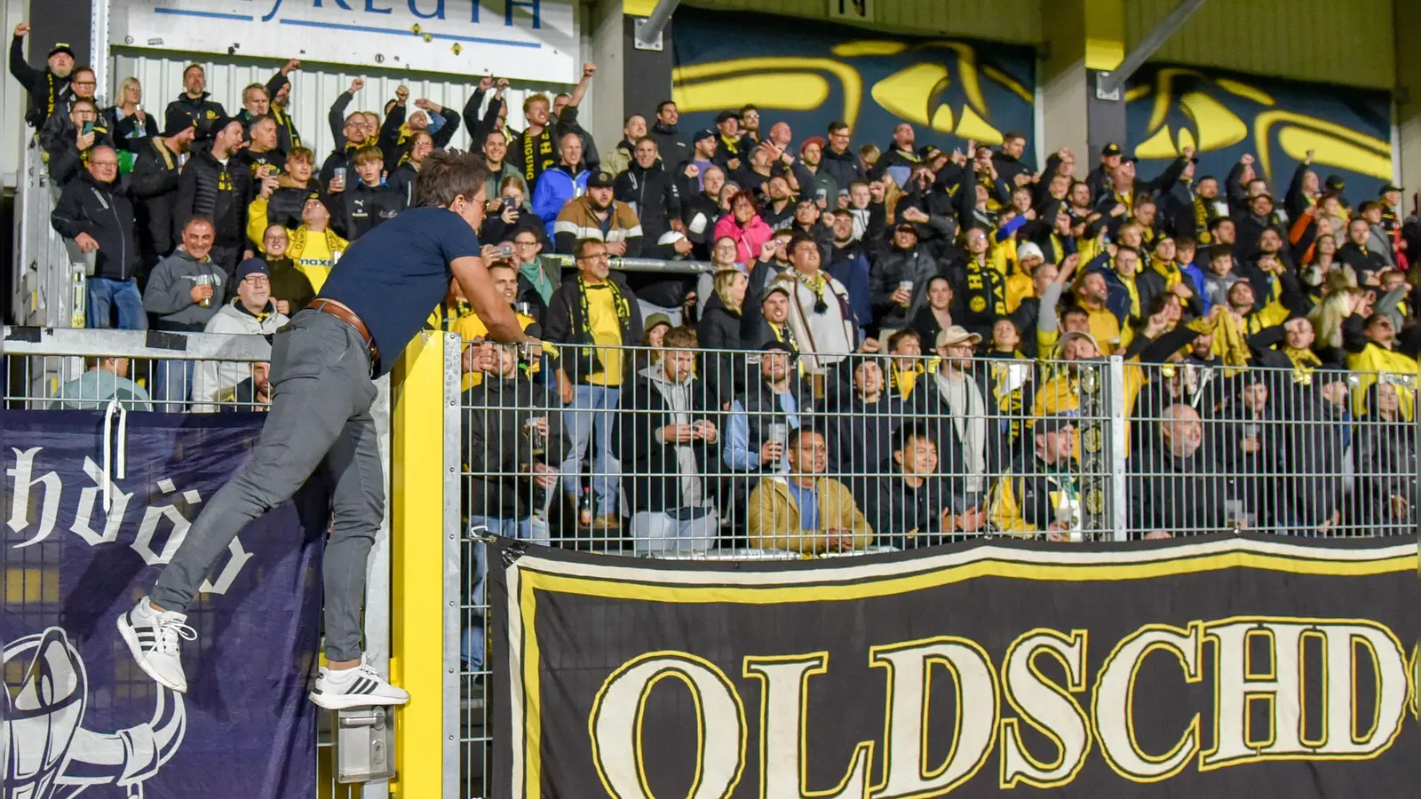 Auch bei den beiden letzten Heimspielen der Hinrunde in der Regionalliga Bayern werden die Fans auf dem „Biest” wieder alles geben, um die Altstadt anzufeuern und zu zwei Siegen zu tragen.   (Foto: Archiv/sd)