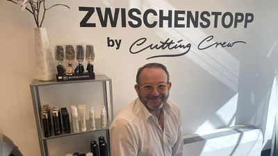 Vorübergehend zieht Friseur Andreas Nuissl mit seinem Team wieder zurück in die Badstraße.  (Foto: jm)