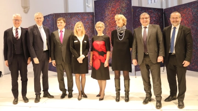 V.l.: Dr. Hans-Joachim Heßler, Dr. Winfried Brechmann, Dr. Peter Wirth, Dr. Karin Angerer, Ilona Treibert, Dr. Andrea Schmidt, Wolfgang Gründler und Andreas Wimmer  (Foto: M. Waltemate )