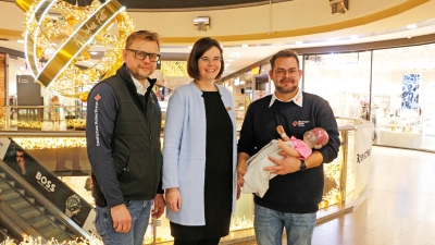 Im Bild (v.l.n.r.): Markus Ruckdeschel, Angelika Kreßel und Florian <br>Förster (Foto:  Tobias Schif / BRK Bayreuth)