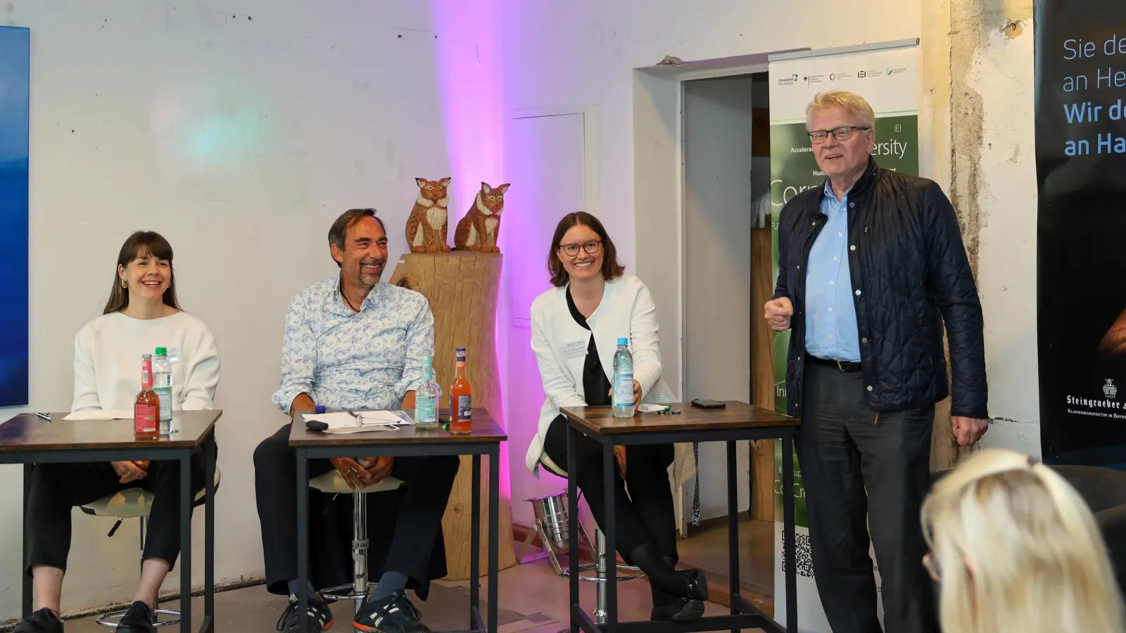 Oberbürgermeister Thomas Ebersberger (re.) lobte den Innovationsgeist der Founder und freute sich über die erfolgreiche Veranstaltung. (Foto: Universität Bayreuth/Anna-Katharina Baumgärtner)