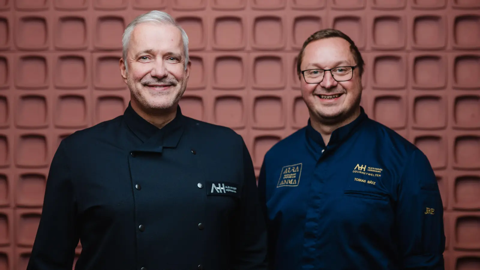 V.l.: Sterneköche Alexander Herrmann und Tobias Bätz.  (Foto: red )