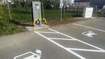 Für zwei Elektroautos wäre Platz: die Ladestation an der Mistelgauer Schule (Foto: Horst Mayer)