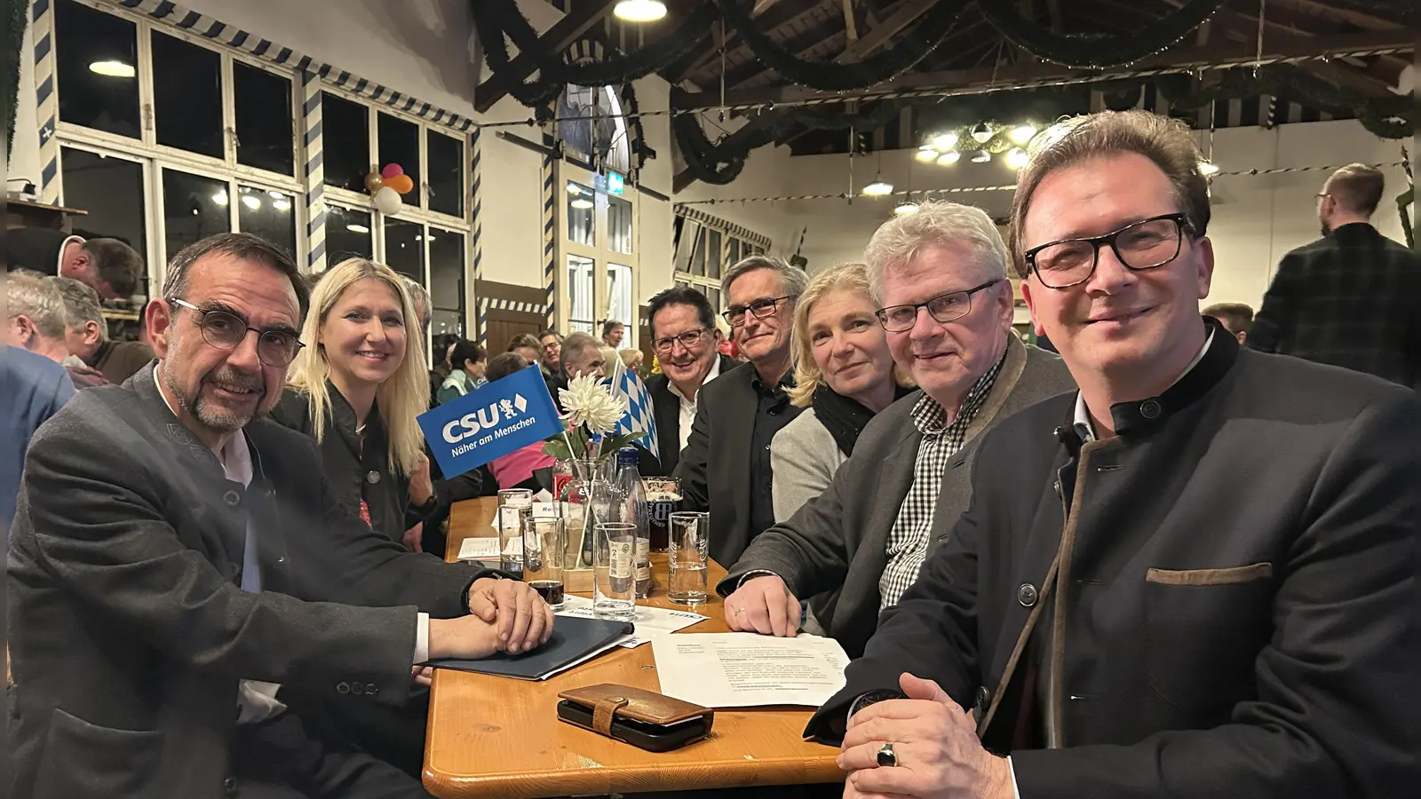 V.l.: Der Vorsitzender der CSU-Fraktion im Bayerischen Landtag Klaus Holetscheck, MdB Dr. Silke Launert, Klinikum-Geschäftsführer Dietmar Pawlik, Altoberbürgermeister Dr. Michael Hohl, Stefanie Hellbach, OB Thomas Ebersberger, MdL Franc Dierl.  (Foto: gmu)