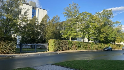 Im Stadtteil Burg, im ehemaligen Telekom-Gebäudes in der Wilhelm-Pitz-Straße, soll ein Begegnungsort geschaffen werden.  (Foto: red )