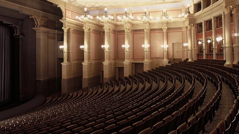 Zuschauerraum des Bayreuther Festspielhauses (Foto: Jörg Schulze / Bayreuther Festspiele GmbH )