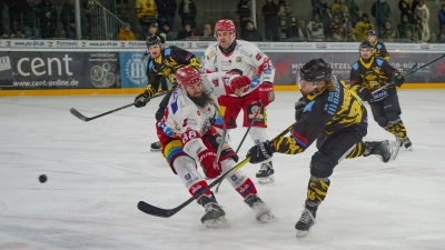 Auf Augenhöhe kämpften die onesto Tigers beim Deggendorfer SC, wie bereits bei den beiden vorherigen Saisonspielen im Bayreuther „Tigerkäfig”. (Foto: Archiv/sd)