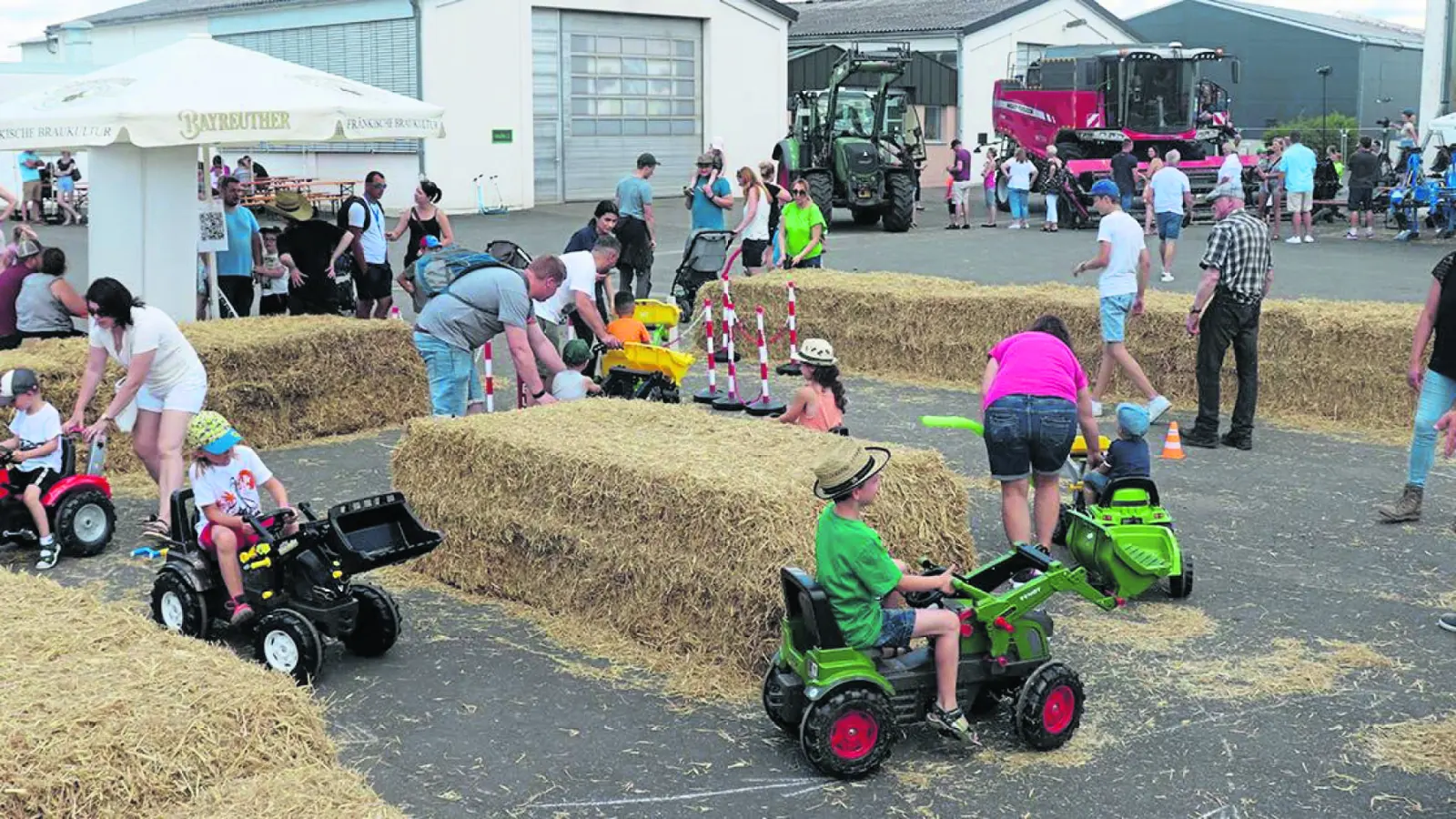 Über 5000 Besucher, zahlreiche Attraktionen und Infostände, dazu Speisen und Getränke zu familienfreundlichen Preisen – das Familienfest des Bezirk Oberfranken war im vergangenen Jahr ein voller Erfolg.  (Foto: Archivbild / Bezirk Oberfranken )