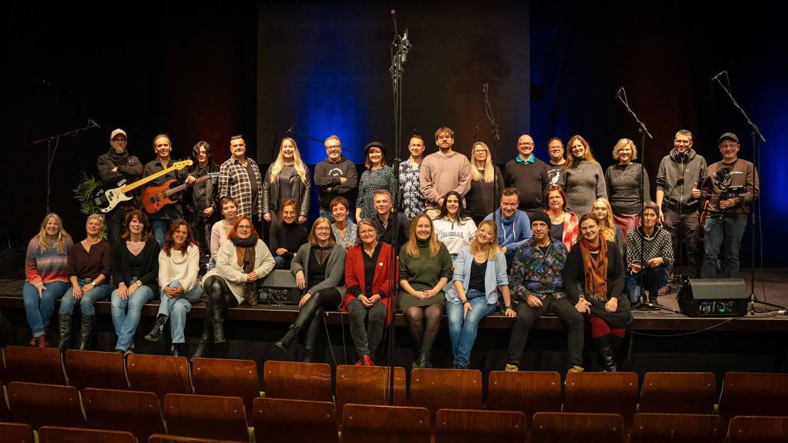 Rund 40 Musikerinnen und Musiker aus Bayreuth und der Region wollen mit dem Song „We are the world” Spenden für den Wünschewagen Franken sammeln. (Foto: ma)