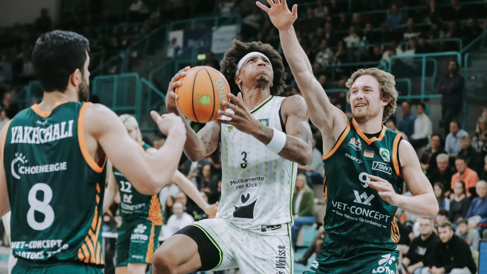 Mit viel Energie setzt sich Demarcus Demonia - hier im Spiel gegen die Trier Gladiators - auf dem Basketballparkett durch. (Foto: Thorsten Ochs)