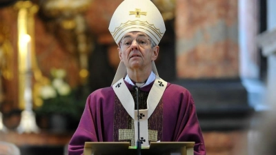 Erzbischof Ludwig Schick predigt in Messgewand violett.  (Foto: Obere Pfarre/Markus Johannes Nietert)