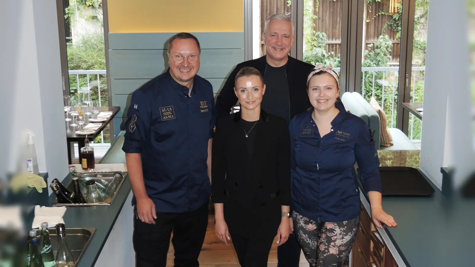 V.l.: Tobias Bätz, Geschäftsführerin für den Hotelbetrieb Prisca Gutmann, Alexander Herrmann und Sandra Hofer. (Foto: Munzert )