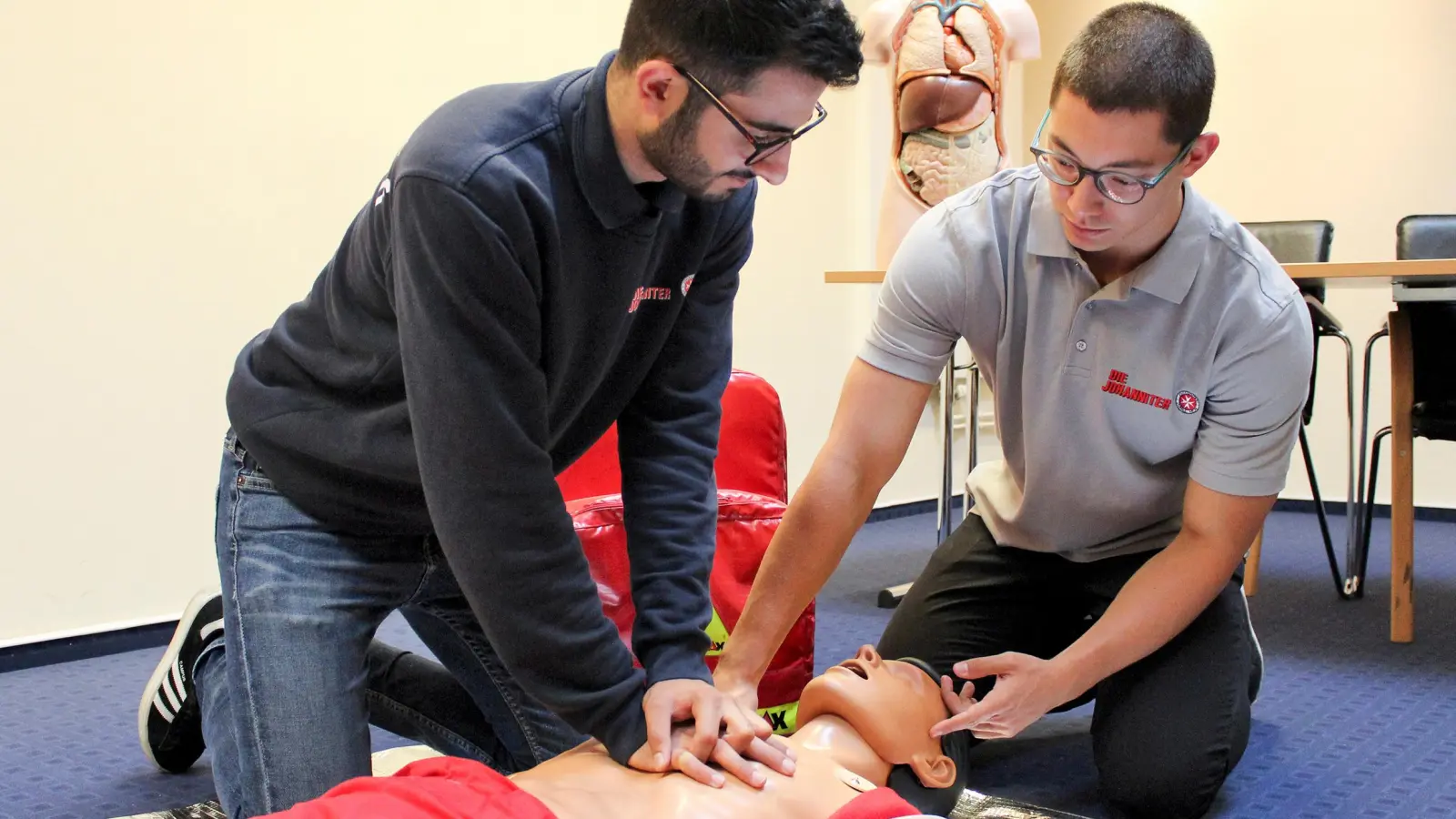 Freiwilligendienst in der Erste-Hilfe-Ausbildung bei den Johannitern.  (Foto: red )