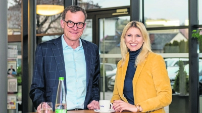 vfm-Geschäftsführer Klaus Liebig im Gespräch mit MdB Silke Launert.  (Foto: red )