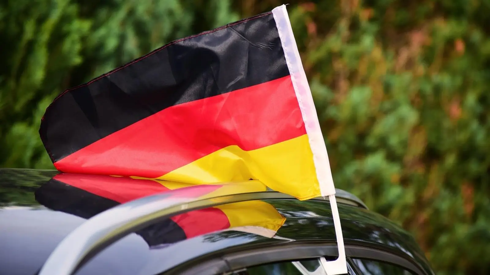Wo darf ich die Deutschland-Fahnen für die Fußball-EM anbringen und welche Regelungen muss ich beachten? (Foto: Pixabay )